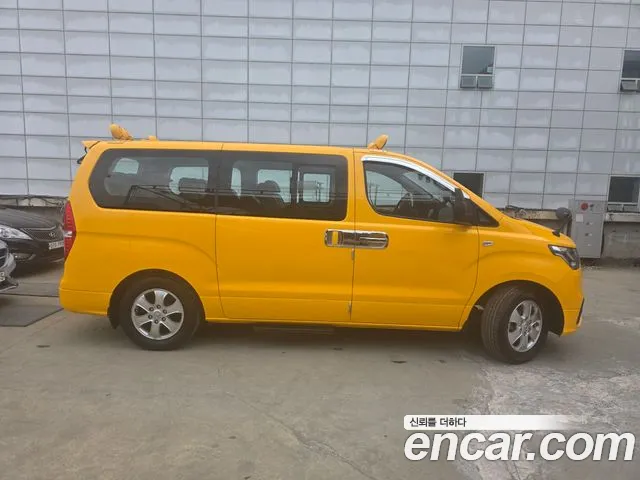 Hyundai Starex 2020 — фото 16
