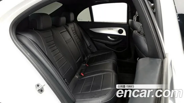 Mercedes-Benz E-Class 2020 — фото 17