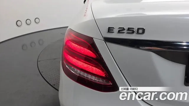 Mercedes-Benz E-Class 2020 — фото 9