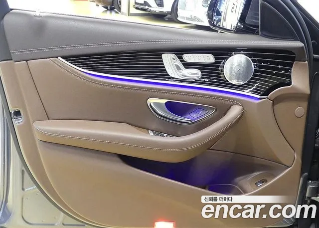 Mercedes-Benz E-Class 2019 — фото 11