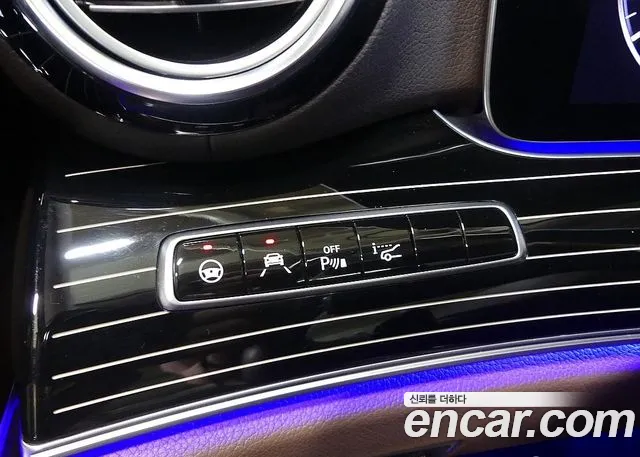 Mercedes-Benz E-Class 2019 — фото 13