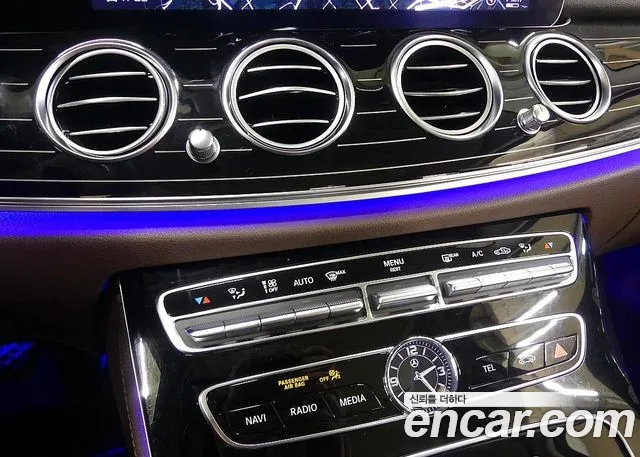 Mercedes-Benz E-Class 2019 — фото 17