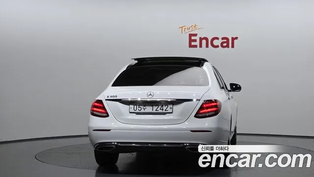 Mercedes-Benz E-Class 2017 — фото 4