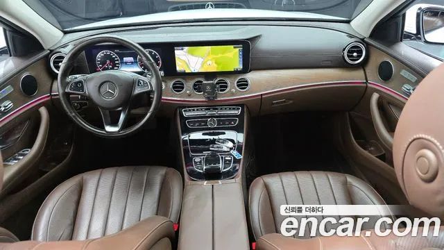 Mercedes-Benz E-Class 2017 — фото 10