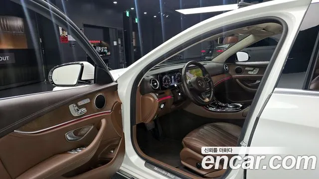 Mercedes-Benz E-Class 2017 — фото 13
