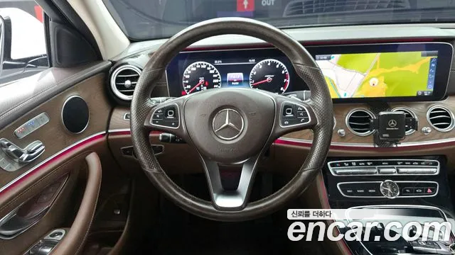 Mercedes-Benz E-Class 2017 — фото 19