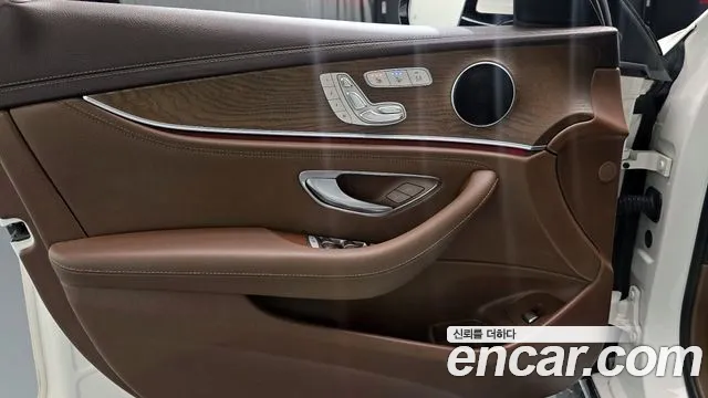 Mercedes-Benz E-Class 2017 — фото 14