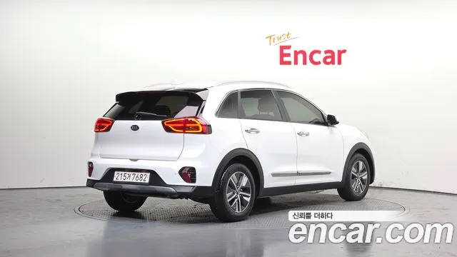 Kia Niro 2021 — фото 2