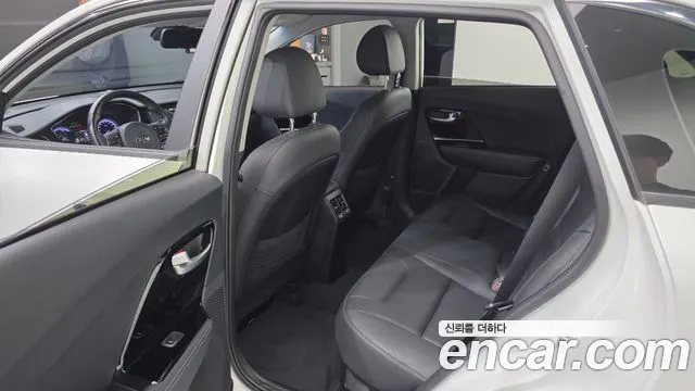 Kia Niro 2021 — фото 16