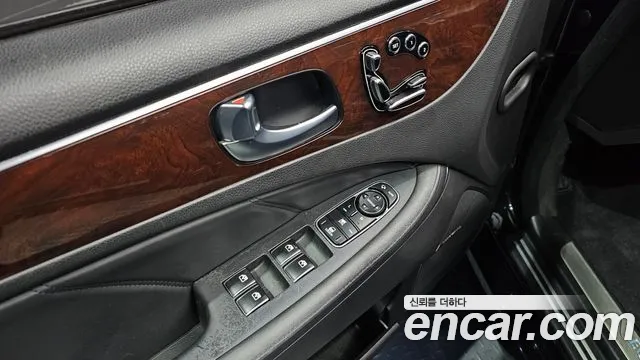 Hyundai Equus 2014 — фото 20