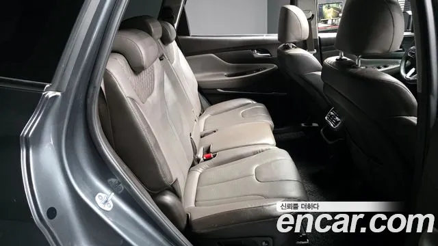 Hyundai Santafe 2019 — фото 18