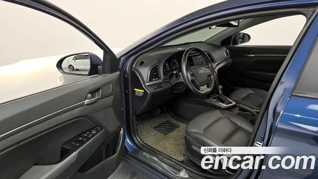 Hyundai AVANTE 2018 — фото 13