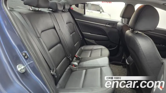 Hyundai AVANTE 2018 — фото 17