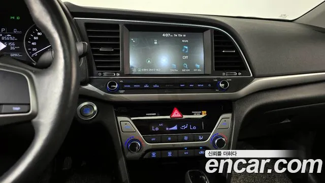 Hyundai AVANTE 2018 — фото 18