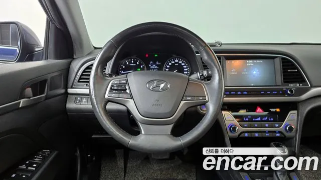 Hyundai AVANTE 2018 — фото 20