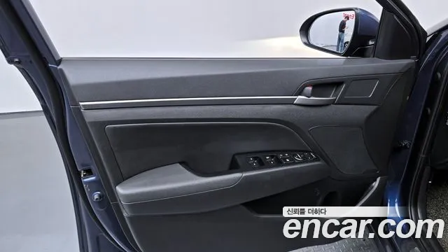 Hyundai AVANTE 2018 — фото 14