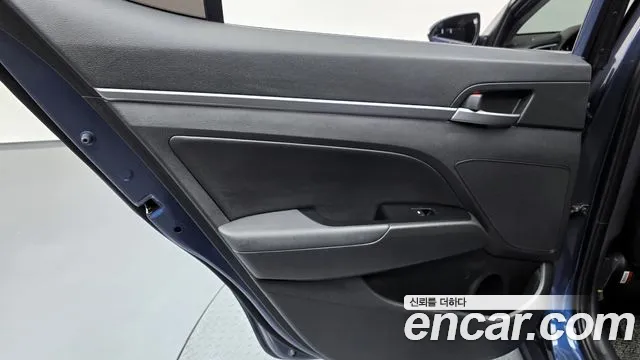 Hyundai AVANTE 2018 — фото 15
