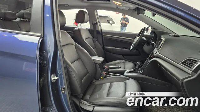 Hyundai AVANTE 2018 — фото 16