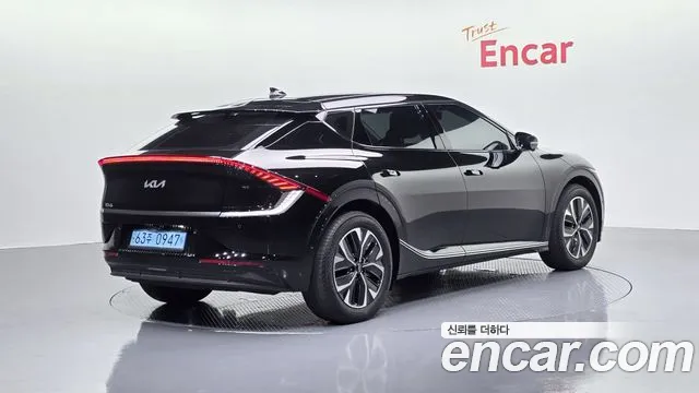Kia EV6 2023 — фото 2