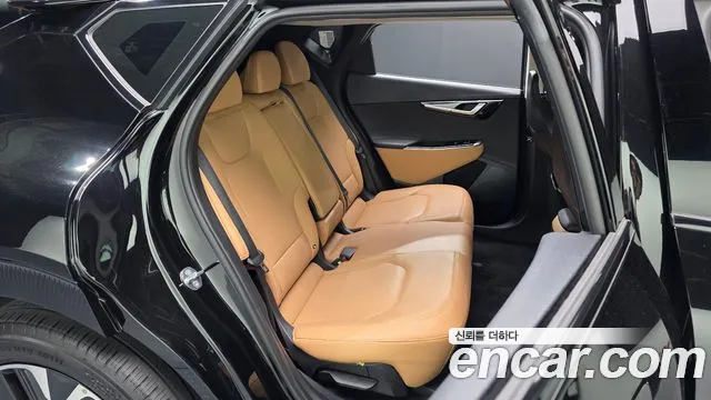 Kia EV6 2023 — фото 17