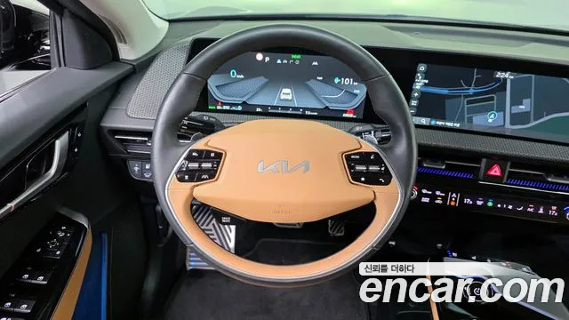 Kia EV6 2023 — фото 19