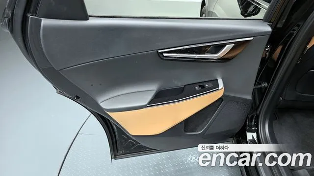 Kia EV6 2023 — фото 15