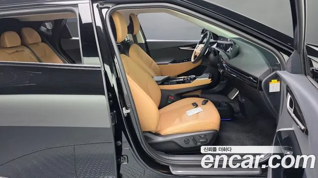 Kia EV6 2023 — фото 16