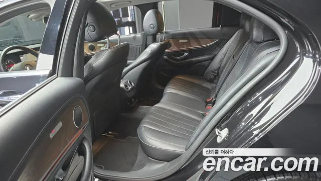 Mercedes-Benz E-Class 2018 — фото 17