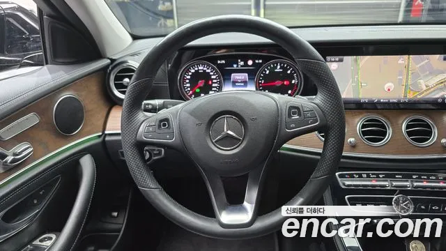 Mercedes-Benz E-Class 2018 — фото 19