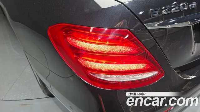 Mercedes-Benz E-Class 2018 — фото 9