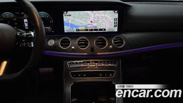 Mercedes-Benz E-Class 2022 — фото 19
