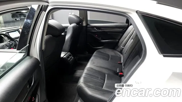 Honda Accord 2019 — фото 16