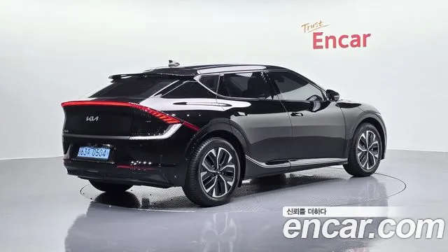 Kia EV6 2023 — фото 2