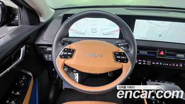 Kia EV6 2023 — фото 19