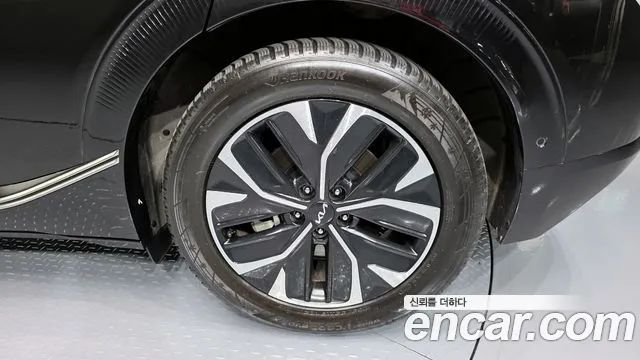 Kia EV6 2023 — фото 7