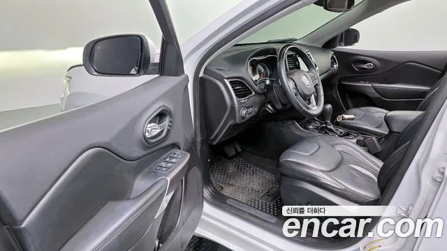 Jeep Cherokee 2019 — фото 13