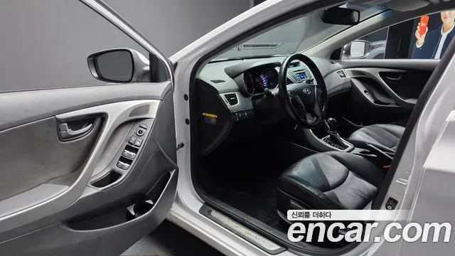 Hyundai AVANTE 2014 — фото 10