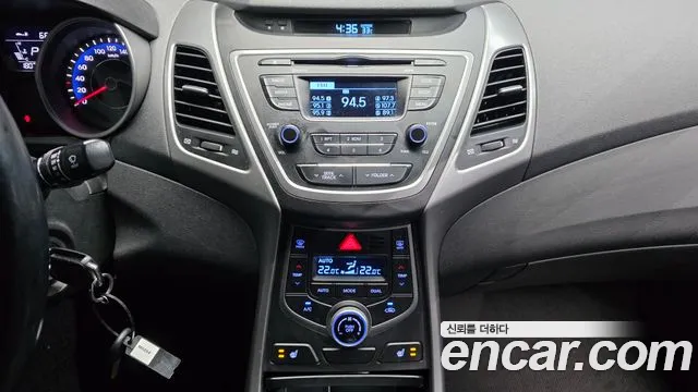 Hyundai AVANTE 2014 — фото 16