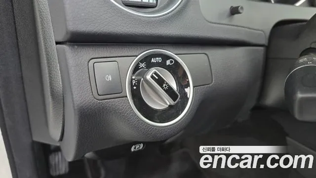 Mercedes-Benz C-Class 2012 — фото 20