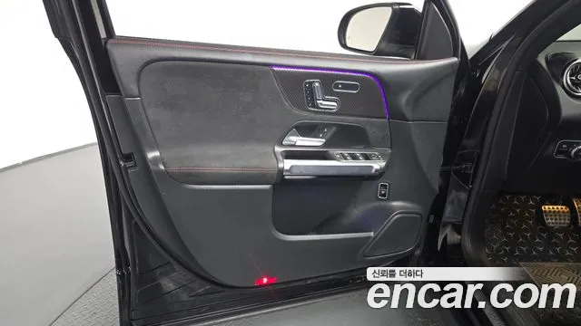 Mercedes-Benz GLB-Class 2023 — фото 13