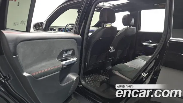 Mercedes-Benz GLB-Class 2023 — фото 15