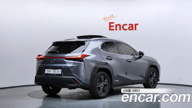 Lexus UX 2019 — фото 2