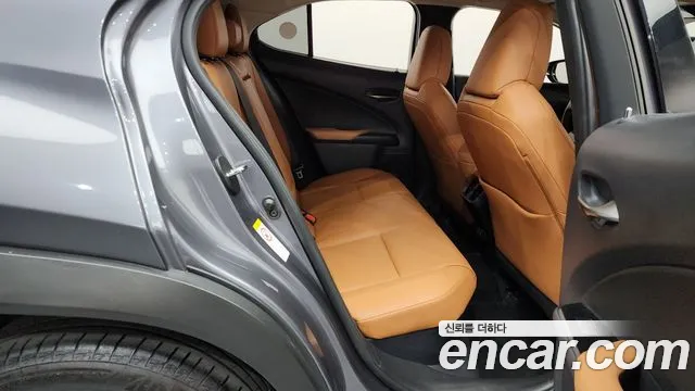 Lexus UX 2019 — фото 17