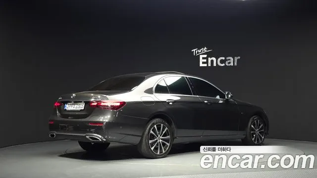 Mercedes-Benz E-Class 2021 — фото 2