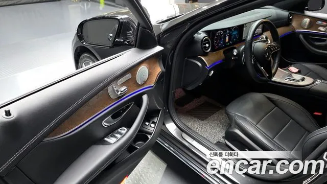 Mercedes-Benz E-Class 2021 — фото 13