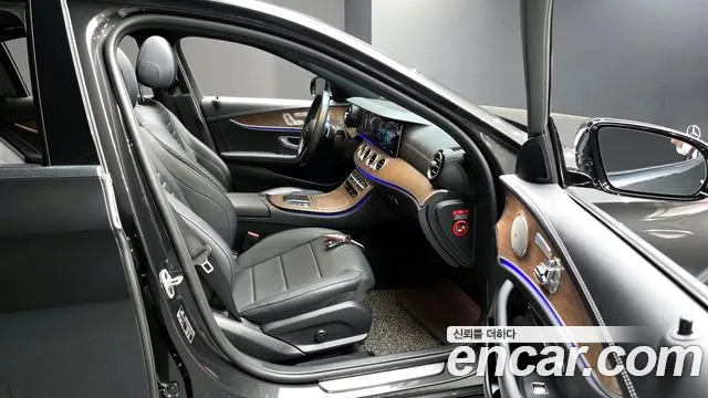 Mercedes-Benz E-Class 2021 — фото 17