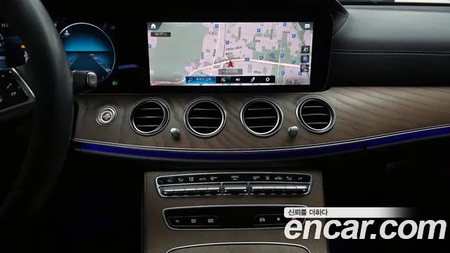 Mercedes-Benz E-Class 2021 — фото 20