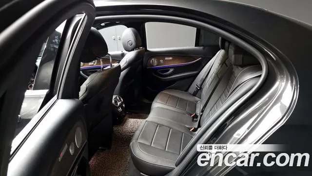 Mercedes-Benz E-Class 2021 — фото 16