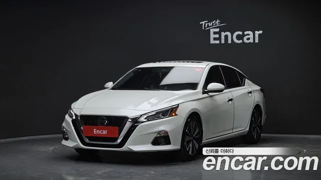 Nissan Altima 2019 — фото 1