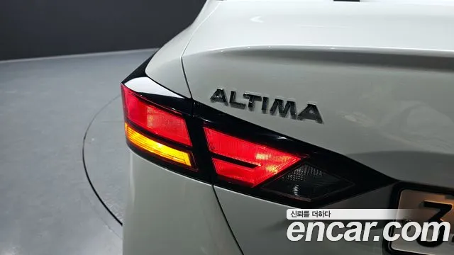 Nissan Altima 2019 — фото 9